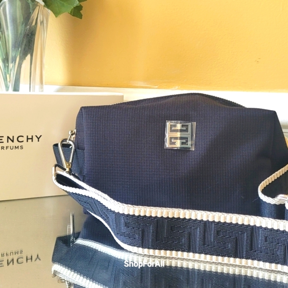 Givenchy - Picture 9 of 16